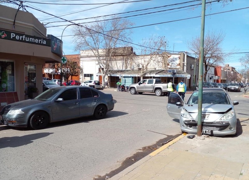 Choque en Mitre y Lavalle.