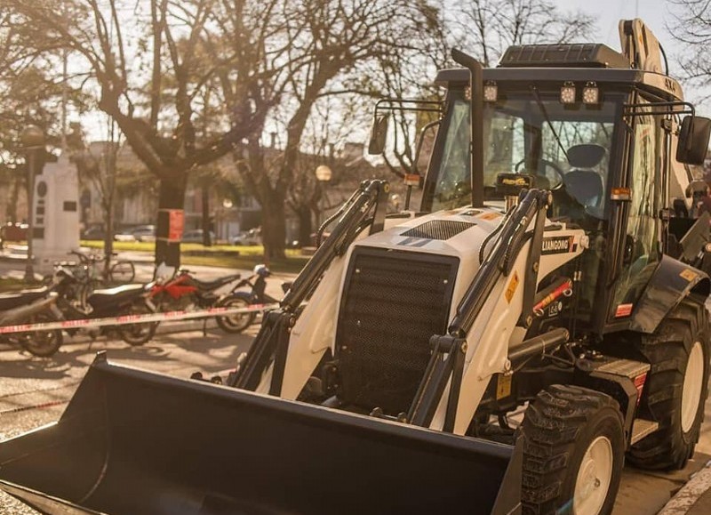 La Municipalidad de Salto sumó una nueva maquinaria que amplía el Parque Automotor, beneficiando los trabajos de servicios públicos en toda la comunidad.