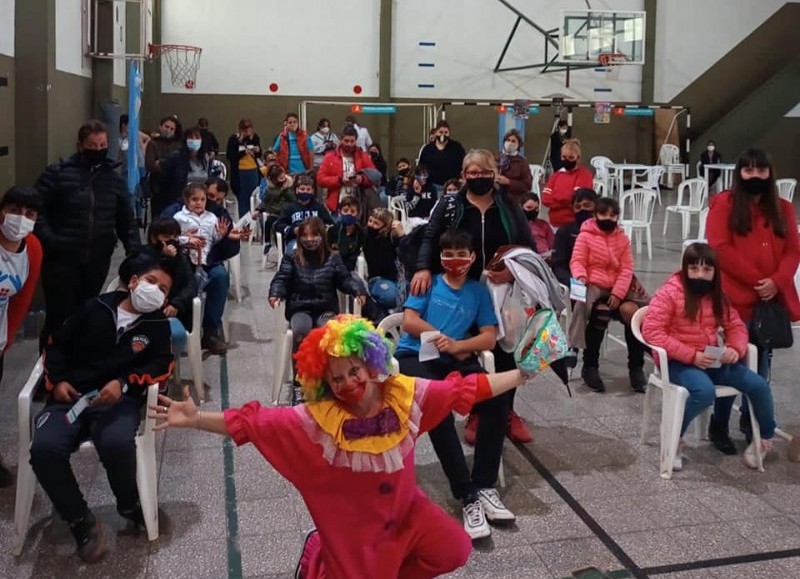 "Con mucha alegría estamos vacunando primera dosis a niños y niñas, entre 3 y 11 años", informó la Municipalidad.