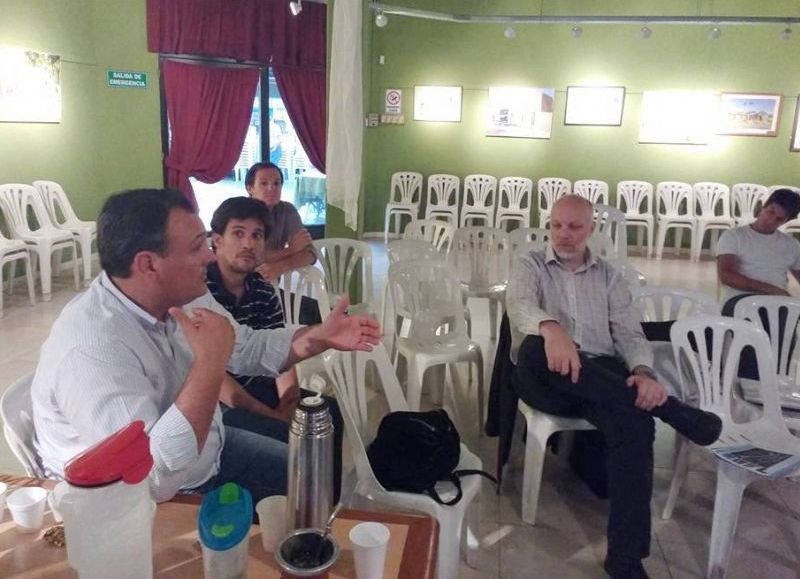 El intendente Olaeta junto a autoridades municipales.