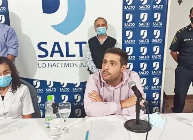 Conferencia de prensa de las autoridades.