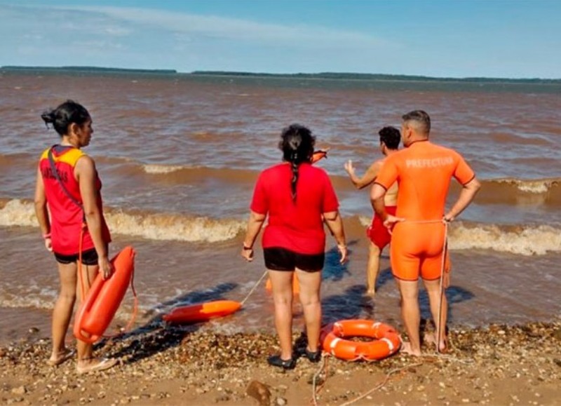 Leonardo Villegas, un joven de 29 años continúa desaparecido desde este domingo cuando ingreso a aguas del Lago de Salto Grande. 