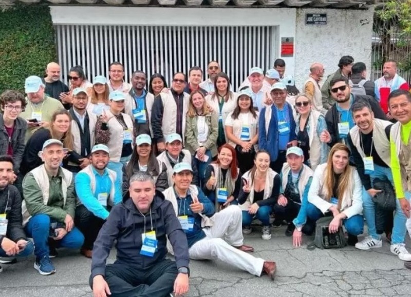 La comitiva de “Brasil Election Tour” en la casa de la infancia de Lula da Silva.