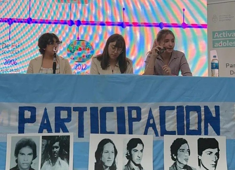 Exposición sobre el voto joven.