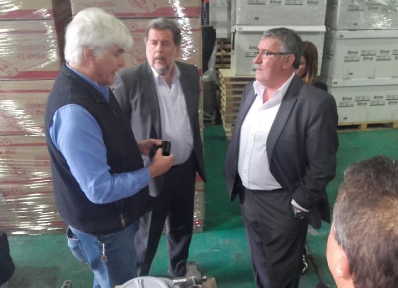 Elustondo recorrió las instalaciones de la empresa FIASA