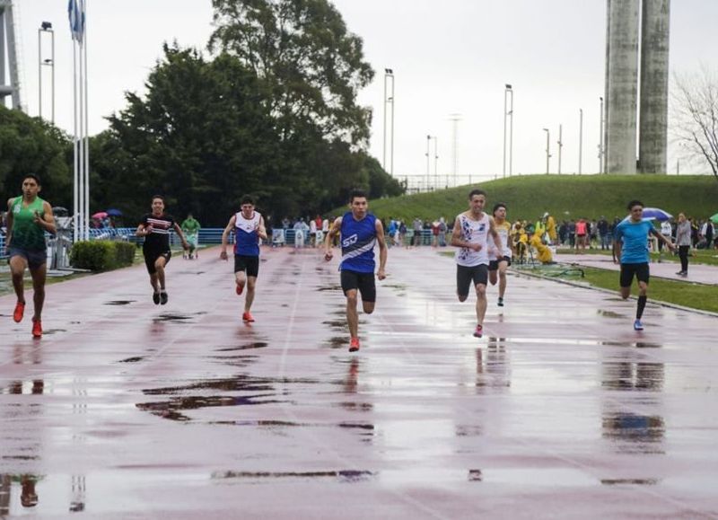 En atletismo de 100 metros, Tomás Dalaison finalizó en 6° lugar.