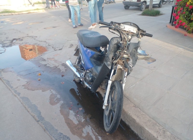 El motociclista se llevó la peor parte.