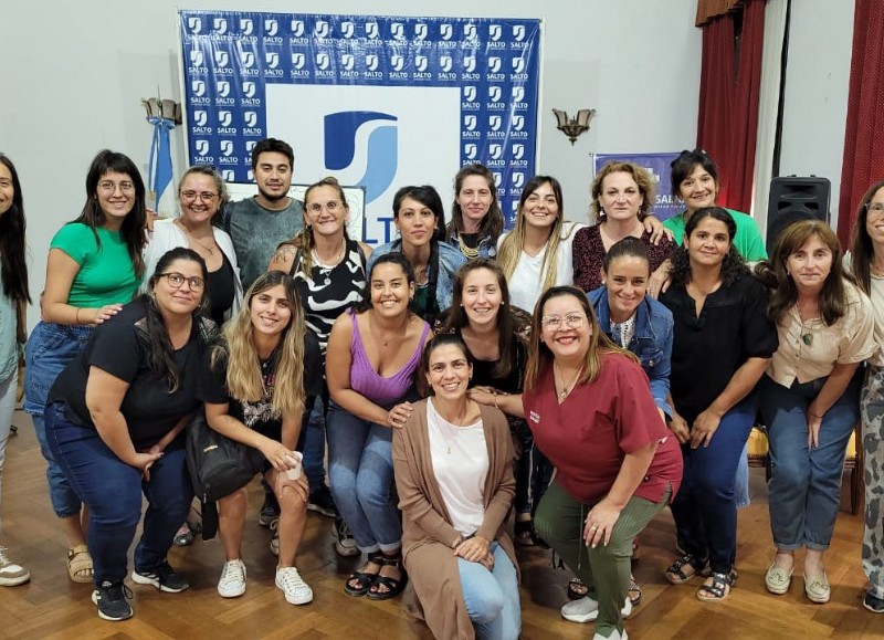 Este encuentro contó con una convocatoria para toda la región y estuvo en manos de dos Trabajadoras Sociales, Valeria Redondi y Laura Paradela, convocadas desde el equipo de Trabajo Social del Hospital Municipal.