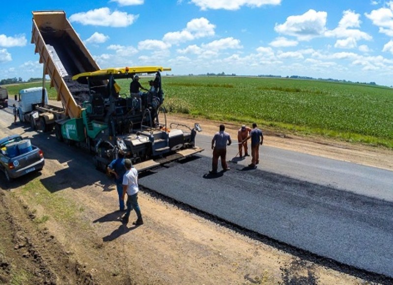 Con una inversión superior a los 829 millones de pesos, la obra de 30 kilómetros comprende el tramo que une el acceso a la localidad de Arroyo Dulce y la rotonda de ingreso a la ciudad cabecera.