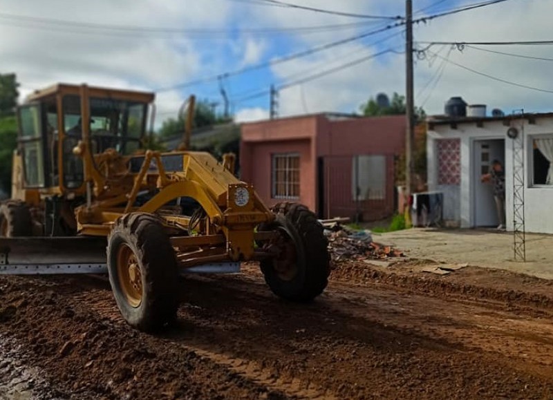 La comuna ratificó que “estamos trabajando en el acondicionamiento de nuestras calles, en distintos puntos de la ciudad, luego de unos días con abundantes lluvias”.