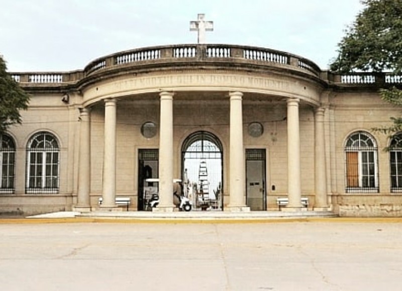 Misa en la capilla del Cementerio.