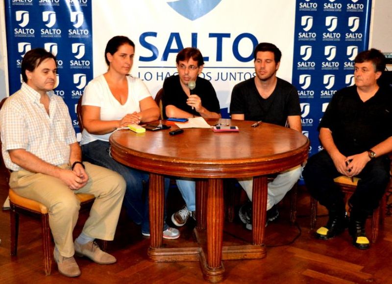 Conferencia de prensa en la Municipalidad.