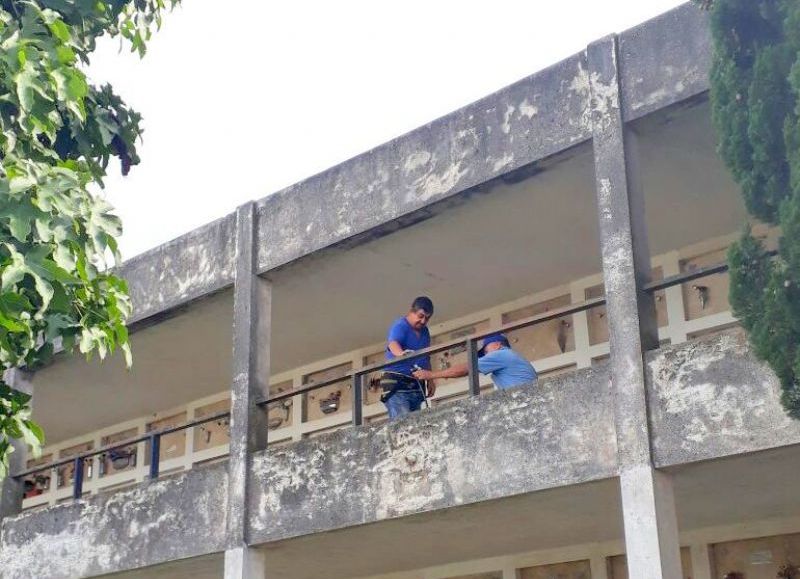 Extensión de agua hacia los nichos.