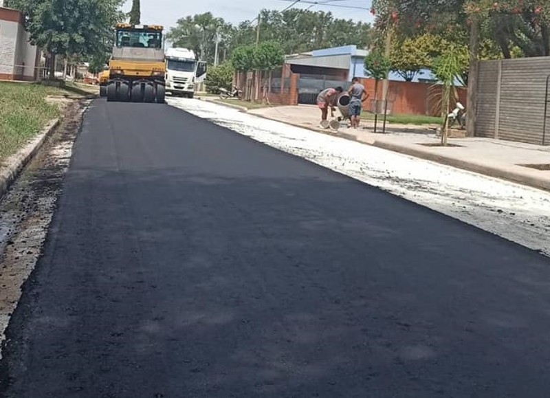 La comuna realizó un nuevo asfaltado sobre la calle Fillipone entre Ecuador y Guiérrez Paz.