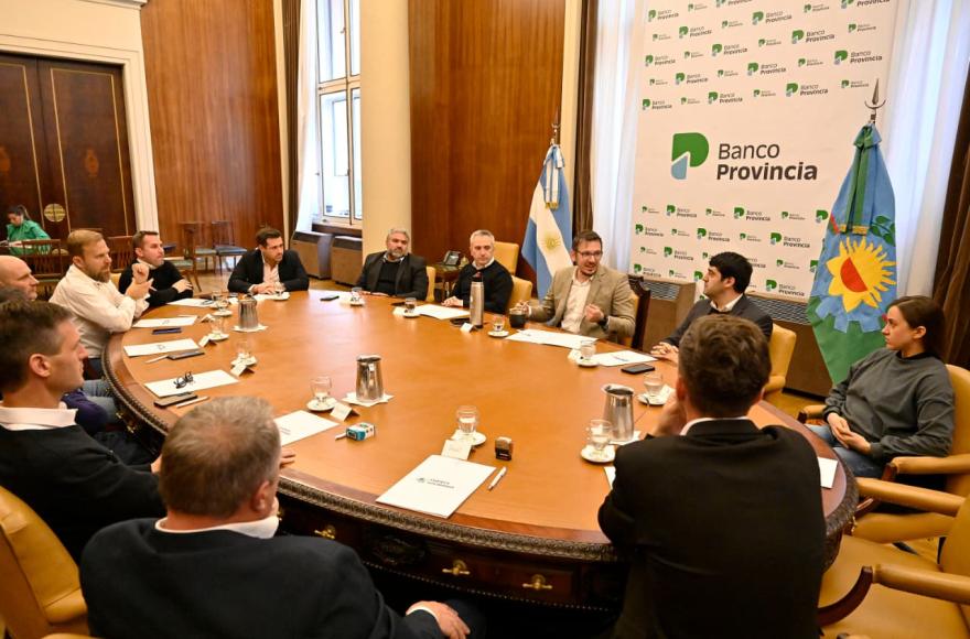 Intendentes de nueve municipios bonaerenses mantuvieron un encuentro con Juan Cuattromo, Juan Cáccamo y Andrés Larroque.