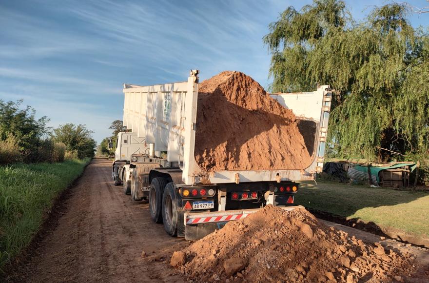 Los trabajos forman parte de las acciones destinadas a mantener la conectividad y el estado de los caminos en todo el territorio del distrito.