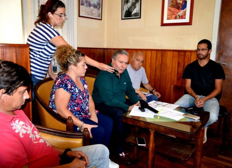 Conferencia en el despacho del intendente.