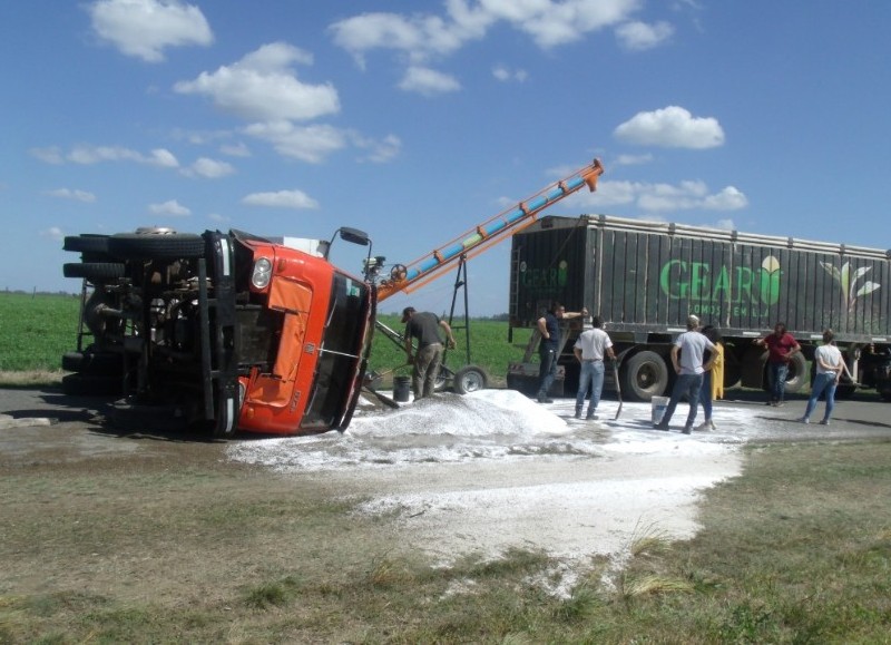 El rodado transportaba fertilizantes.