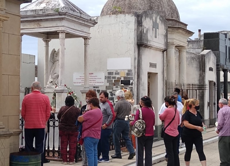 Visita al Cementerio.