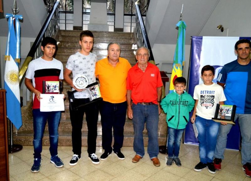 Encuentro en el hall del Municipio.