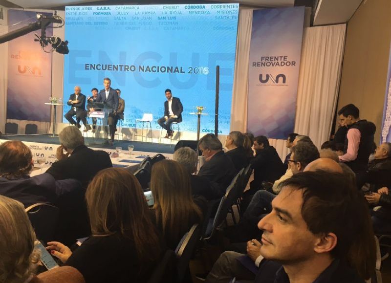 Spadone presente en el congreso nacional massista.