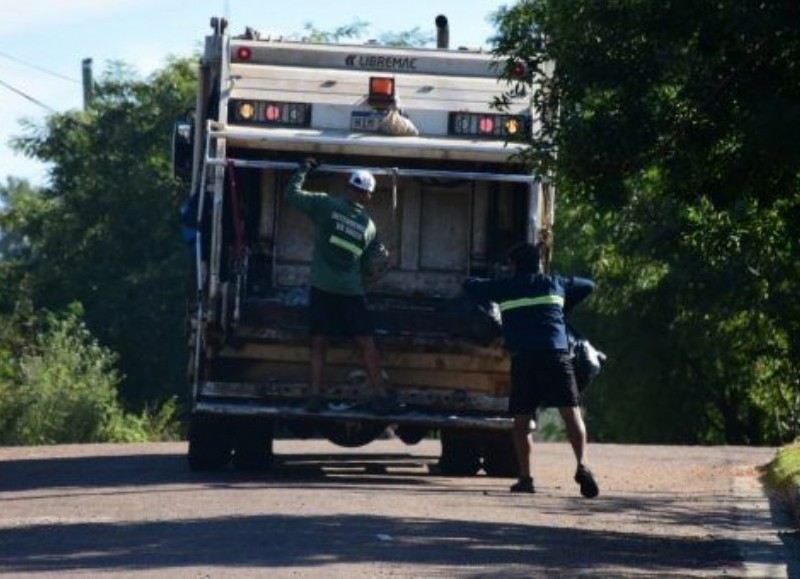 No hay que sacar la basura a la vía pública.