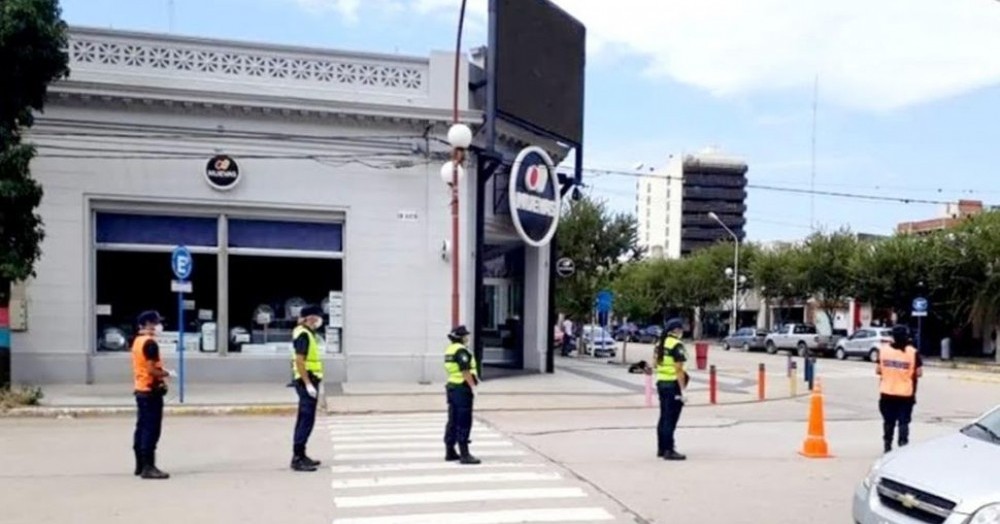 Controles en las calles de la ciudad de Chacabuco.