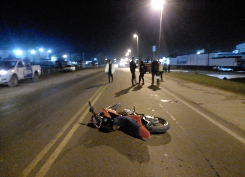 La motociclista se llevó la peor parte.