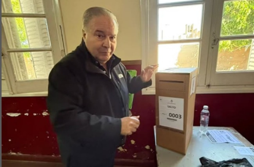 Ricardo Alessandro votó en la mesa 003.