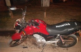 Joven herido al chocar con su moto a un perro