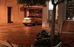 Violento choque en Mitre y Lavalle deja a un motociclista herido