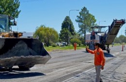 Repavimentan la rotonda de calle Buenos Aires