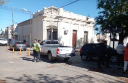 Una mujer resultó herida tras un choque entre dos autos