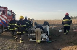 Joven herido tras volcar con su automóvil