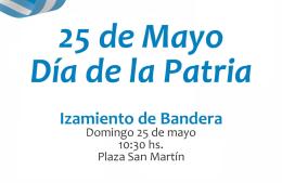 Izamiento de bandera en el Día de la Patria
