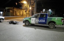 Móvil policial protagoniza un accidente al embestir a un motociclista