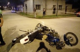 Violento choque entre dos motos: un herido