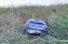 Despistó auto en la Ruta 32 y su conductor debió ser recatado por los bomberos