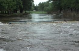 Otra crecida en el río Salto prende la luz de alerta en la ciudad