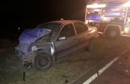 Un muerto al chocar frontalmente un auto y un camión