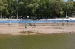 Por tercera vez debieron limpiar las piletas del balneario