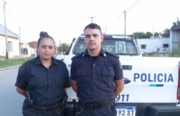 Dio a luz en su casa y fue ayudada por dos policías
