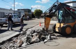 Trabajos de pavimentación en Castelli y Libertad