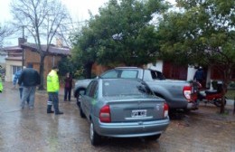 Joven alcoholizado chocó su auto contra una camioneta estacionada