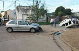 Espectacular accidente en Alsina y Doroteo Gómez