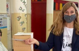 Karina Fimia, la primera candidata en votar