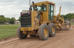 Tareas de mantenimiento vial en calle Belgrano
