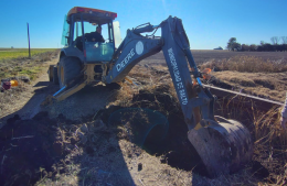 Realizan trabajos de reparación en caminos rurales de Arroyo Dulce