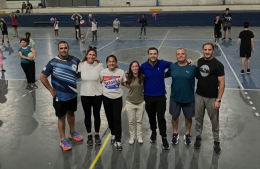 Equipos de voley recibieron material deportivo